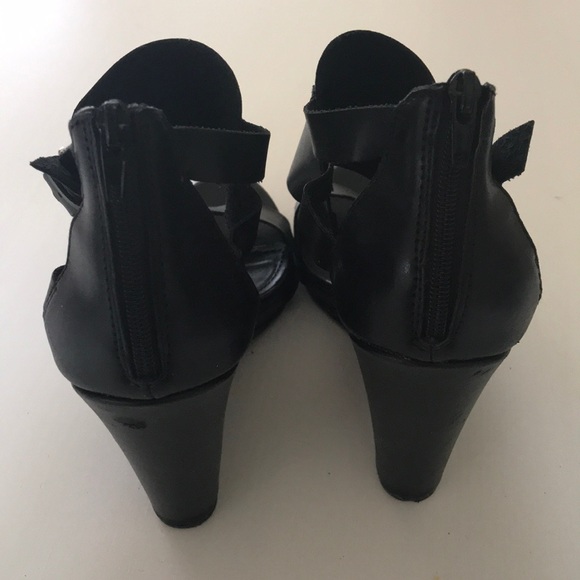 Express platform heels zip up back - Picture 2 of 4